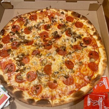 Brooklynz Pizza Rancho Cucamonga - PIZZA! Pepperoni & Sausage pizza - Chicken Wings Near Me - Rancho Cucamonga, California