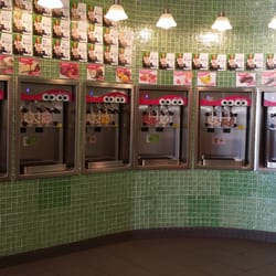 sweetFrog Premium Frozen Yogurt - Yogurt selection