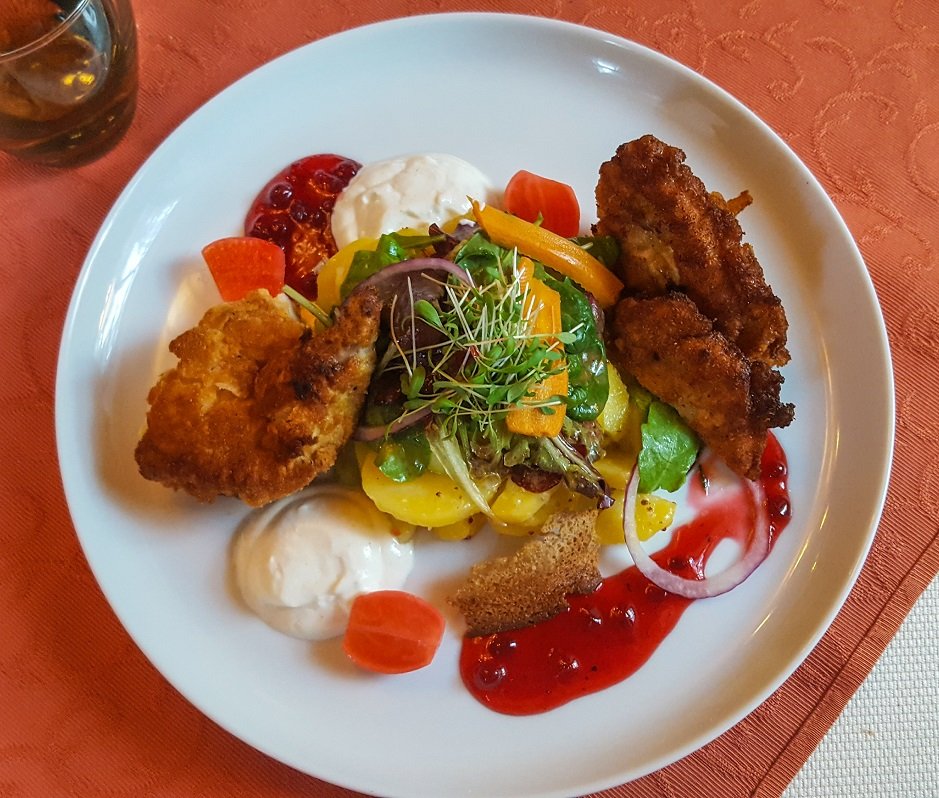 Adler - Backhähnchen mit Limonen-Schmand, Kartoffelgurkensalat und Preiselbeeren 16€ - chicken wings and fried chicken, food - German Near Me - Mainz, RP Adler - Backhähnchen mit Limonen-Schmand, Kartoffelgurkensalat und Preiselbeeren 16€ - chicken wings and fried chicken, food - German Near Me - Mainz, RP