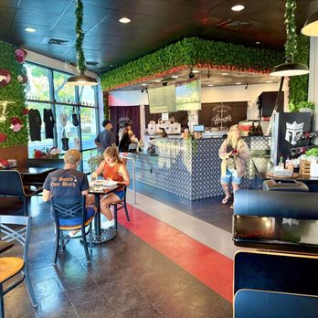 Jolene's - Ewa Beach - Inside clean, cozy, casual & green ambiance - Burgers Near Me - Ewa Beach, Hawaii