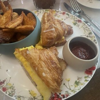Bloom & Bee - Ham egg & chesse croissant - New American Near Me - Houston, Texas Bloom & Bee - Ham egg & chesse croissant - New American Near Me - Houston, Texas