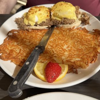 Sweet E's Cafe - Kalua pork eggs benedict - Cafes Near Me - Honolulu, Hawaii Sweet E's Cafe - Kalua pork eggs benedict - Cafes Near Me - Honolulu, Hawaii