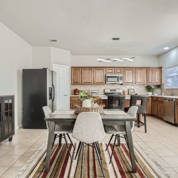 Home Staging Texas - 3225 Long Day Dr., Austin 78754 
Staged to Sell
Eat-in Kitchen - Home Staging Near Me