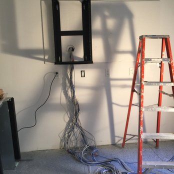 iP Phone System - 24-Computer 24-Voip Phones Relocation 30 st New York - Telecommunications Near Me - Fresh Meadows, New York iP Phone System - 24-Computer 24-Voip Phones Relocation 30 st New York - Telecommunications Near Me - Fresh Meadows, New York