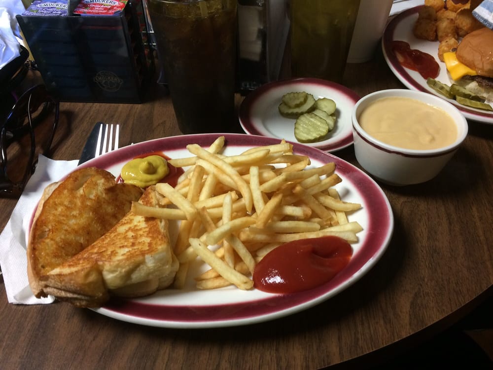Gilmore's Family Cafe Logo