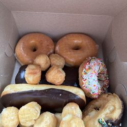 Miss Donuts - Chocolate bar, glaze, sprinkles, donut holes