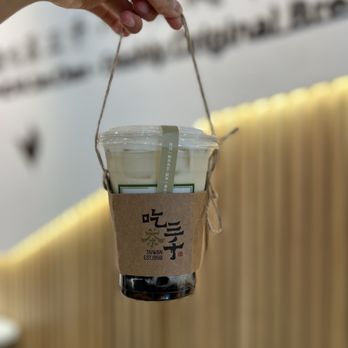 CHICHA San Chen - Osmanthus Oolong Milk Tea with Boba - Tea Rooms Near Me - Los Angeles, California