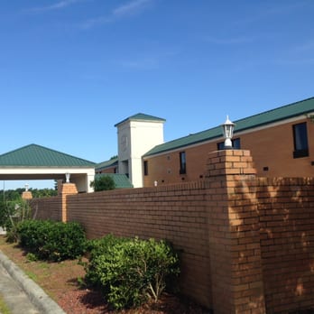 Quality Inn Whiteville North - Front entry as your driving in - Hotels Near Me - Whiteville, North Carolina