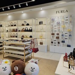 Furla - Spacious, clean, bright, and organized!