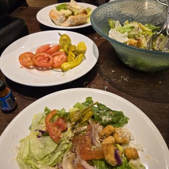 Olive Garden Italian Restaurant - Salad with extra tomatoes and pepperoncini on the side. - Italian Near Me - Glendale, Arizona Olive Garden Italian Restaurant - Salad with extra tomatoes and pepperoncini on the side. - Italian Near Me - Glendale, Arizona