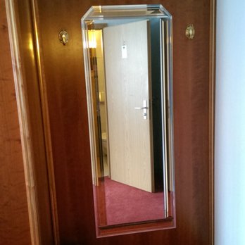 Hotel B1 - Right at the entrance of the room. - Hotels Near Me - Berlin, BE