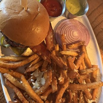 District Kitchen & Bar - New American Near Me - Pittsfield, Massachusetts