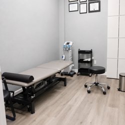 Nova Physical Therapy - Why is my knee hurting? Why do I have a knee pain? Why do I have an ankle pain? Why my ankle is hurting?