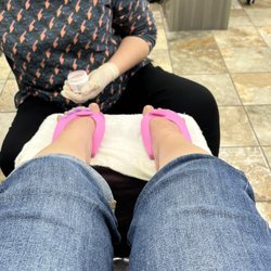 Creative Beauty Spa - Lemon Deluxe Pedicure