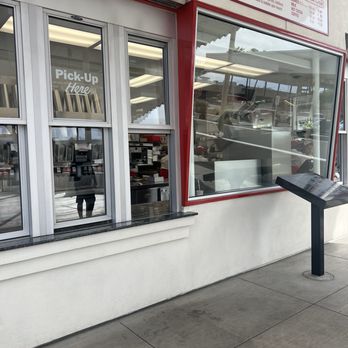 In-N-Out Burger - Pick up - Burgers Near Me - Las Vegas, Nevada