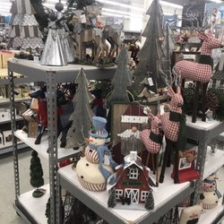 Tuesday Morning - Christmas in full array, y'all!