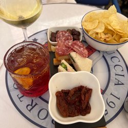 BAR Mariuccia - Negroni and white wine with bar snacks