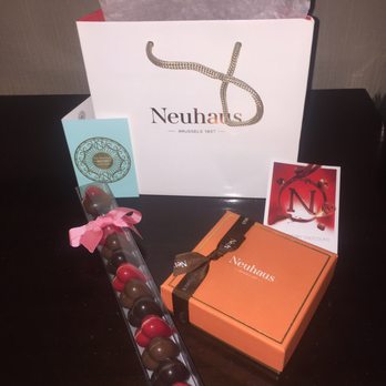 Neuhaus - Packaging - Chocolatiers & Shops Near Me - Brussels, BRU Neuhaus - Packaging - Chocolatiers & Shops Near Me - Brussels, BRU