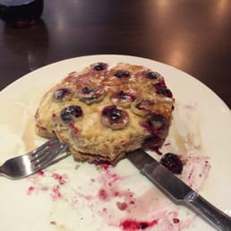 3 layers of pancake and only the top layer has the full topping.