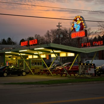 Dog 'n Suds - An Elyria, Ohio landmark.  Dog n Suds has been here 57 years and still going strong.  Stop in for the homemade root beer. - Fast Food Near Me - Elyria, Ohio