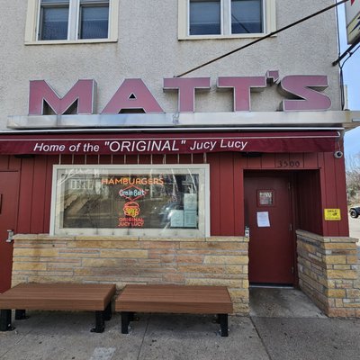 Matt's Bar and Grill by null