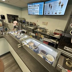 Happy Scoops - Ice cream counter