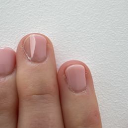Polish peeled after 2 days. Despite wearing rubber gloves while doing dishes and overall taking care of my nails. Polish peeled after 2 days. Despite wearing rubber gloves while doing dishes and overall taking care of my nails.