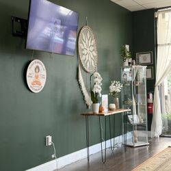 Browlux by Meghan - The cutest brow salon with the best energy