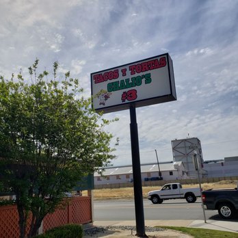 Tacos y Tortas Chalio's 3 - Outside sign - Tacos Near Me - Hanford, California