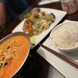 Bangkok Garden Thai Cuisine & Sushi Bar - 1. Red Curry Dinner