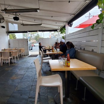 Memphis Cafe - Outdoor covered patio - Southern Near Me - Costa Mesa, California