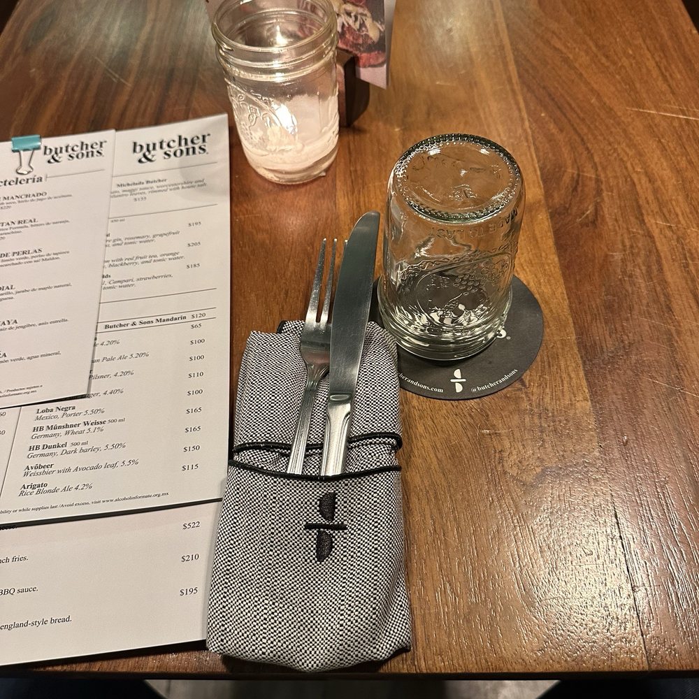 Butcher & Sons - Table Setup - Burgers Near Me - México, D.F., DIF