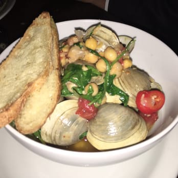 Lyon Hall - Little Neck Clams - Brasseries Near Me - Arlington, Virginia