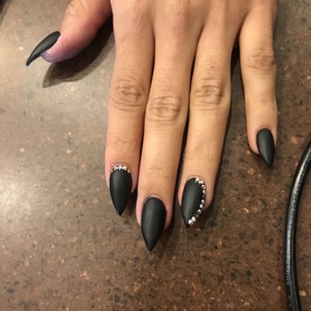La Flora Nails - Nail Salons Near Me - Studio City, California