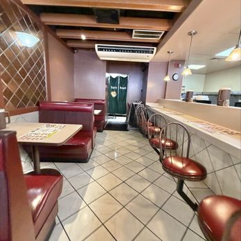 Curry House CoCo Ichibanya - Inside booth n' diner style seating - Japanese Curry Near Me - Honolulu, Hawaii Curry House CoCo Ichibanya - Inside booth n' diner style seating - Japanese Curry Near Me - Honolulu, Hawaii