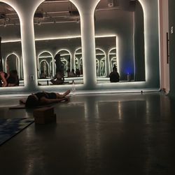 Mimi Yoga Studio - Inside the studio. Super aesthetically pleasing.