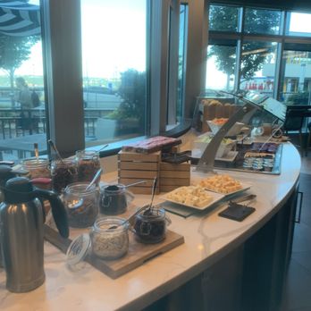 Seattle Marriott Waterfront - Breakfast at lounge - Hotels Near Me - Seattle, Washington Seattle Marriott Waterfront - Breakfast at lounge - Hotels Near Me - Seattle, Washington