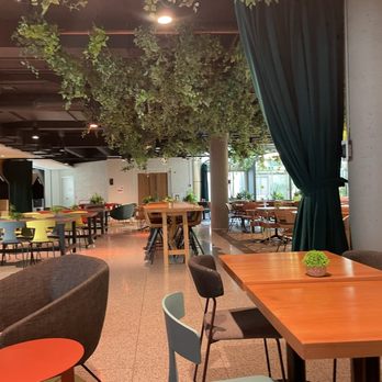 Améa Cafe - Seating area - Cafes Near Me - Montreal, Quebec Améa Cafe - Seating area - Cafes Near Me - Montreal, Quebec