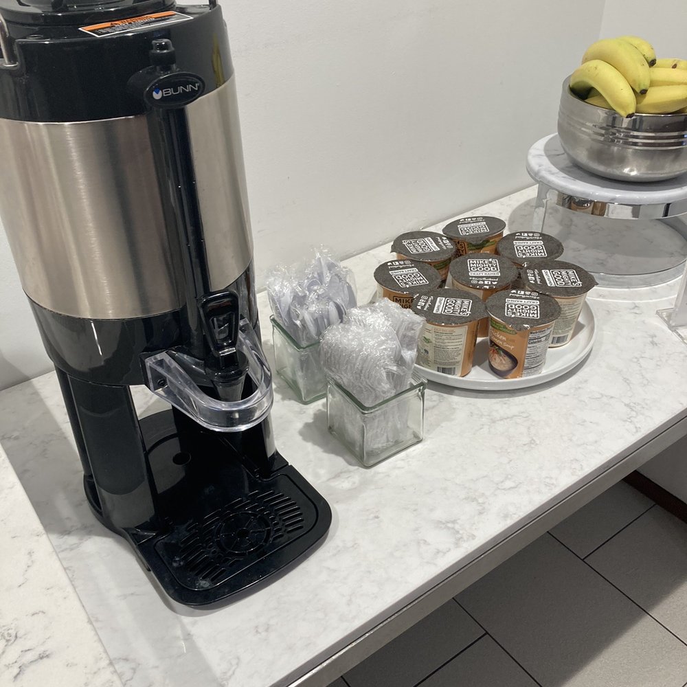 United Club - Snacks socially distanced - Airport Lounges Near Me - Dulles, Virginia