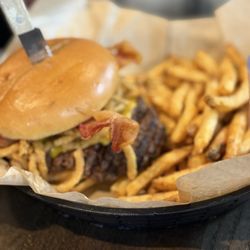 Pickin Porch Grill - Bluegrass Burger