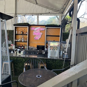 Taste Bar + Kitchen - outside dining area - Cocktail Bars Near Me - Houston, Texas