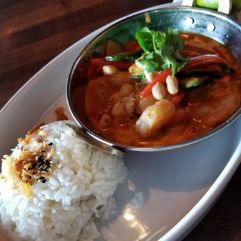 JOEY Burnaby - Panang curry shrimp bowl - Canadian (New) Near Me - Burnaby, British Columbia