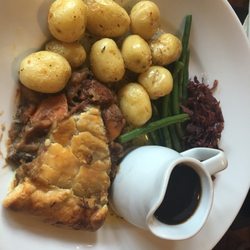 Fox & Hounds - Pie, potatoes & veg