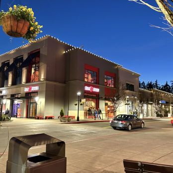 Salt & Straw - Storefront - Ice Cream & Frozen Yogurt Near Me - Tigard, Oregon Salt & Straw - Storefront - Ice Cream & Frozen Yogurt Near Me - Tigard, Oregon