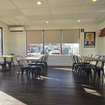 Wailua Drive In - Seating area - Hawaiian Near Me - Kapaʻa, Hawaii