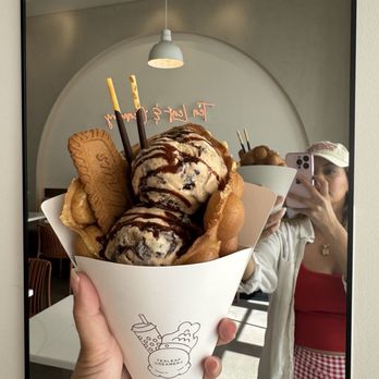 Tea Leaf and Creamery - Waffle ice cream, coffee ice cream with cookies topping - Desserts Near Me - Tucson, Arizona