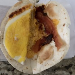 Burnt bacon and seemed it was not fresh... Burnt bacon and seemed it was not fresh...