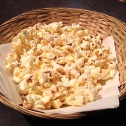 Lakeview Inn - Free popcorn~
