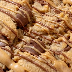 Crumbl - Fond Du Lac - 10/26/26 - 10/31/26: Peanut Butter Cup Blondie Cookie