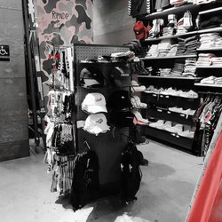Zumiez